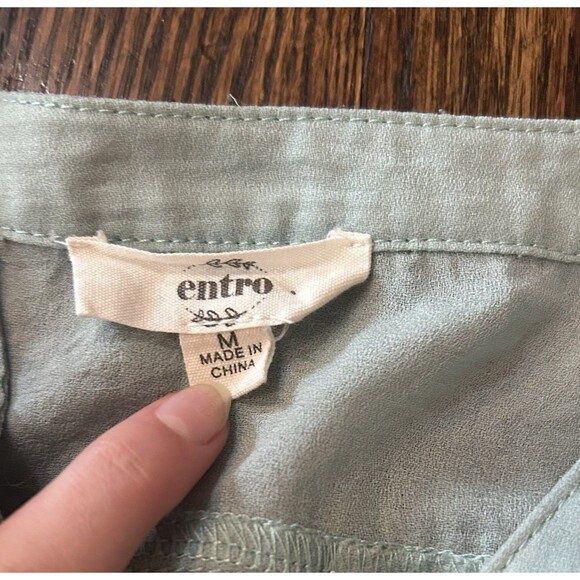 Entro Women’s 100% Lightweight Mint Green Long Sleeve V-Neck Blouse Size Medium‎ - Picture 3 of 6